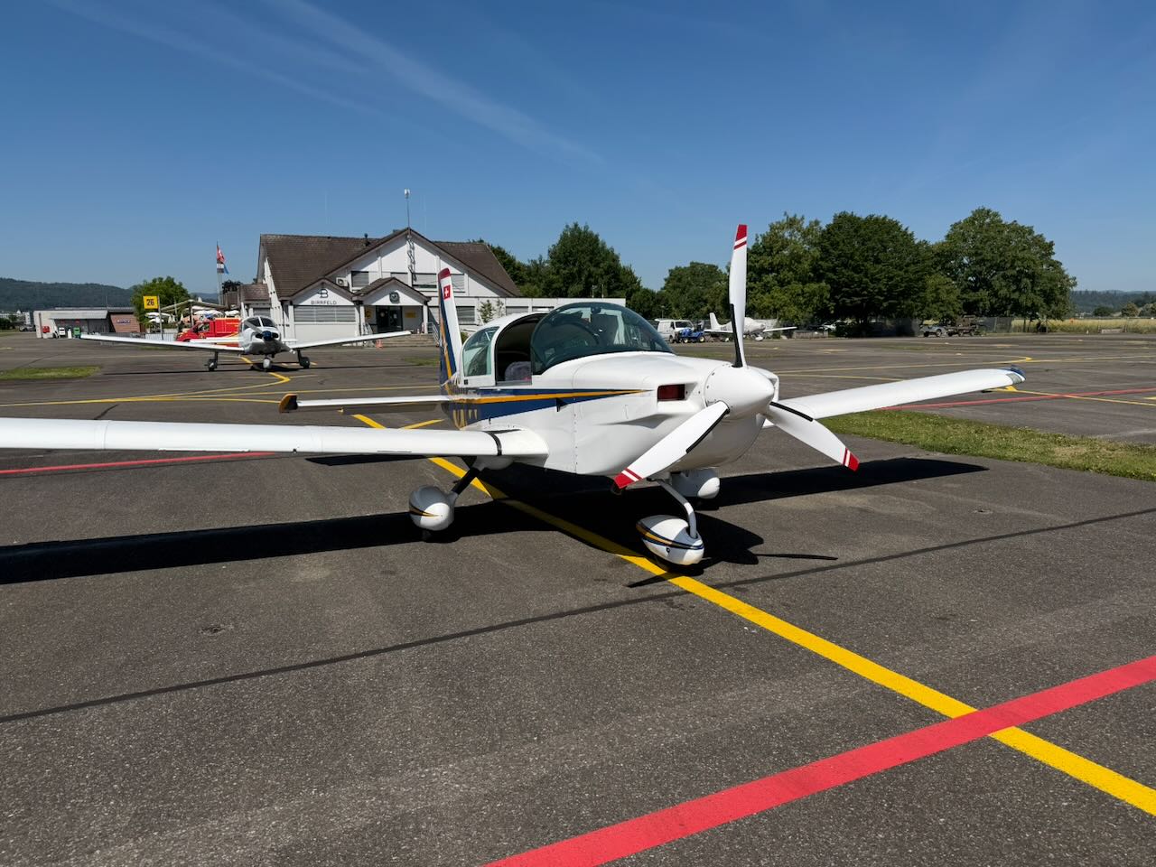 Exterior · 3-quarter view
